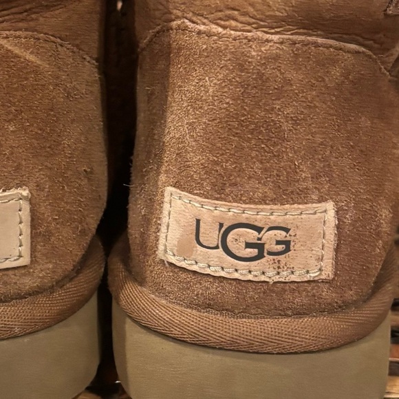 Ugg Bailey Button Mini in women’s size 7 in chestnut - Picture 9 of 11